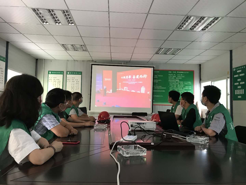第七工程公司橡树华庭项目部组织观看华西集团 第七工程公司橡树华庭项目部组织观看华西集团